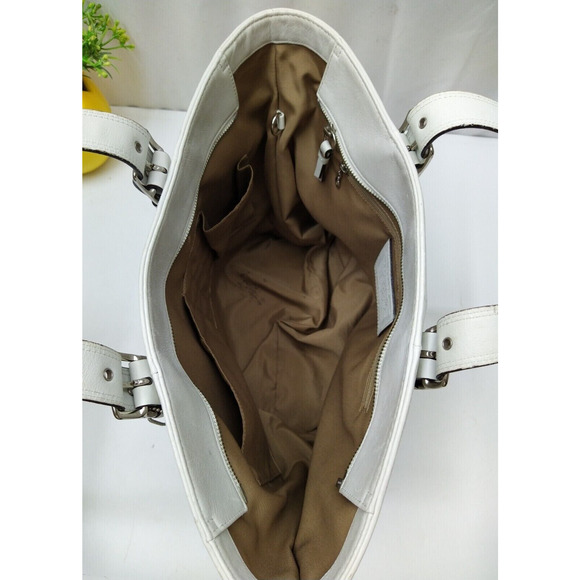 Coach Legacy White Leather Double Handle Zipper Closure Tote Bag - Picture 9 of 13